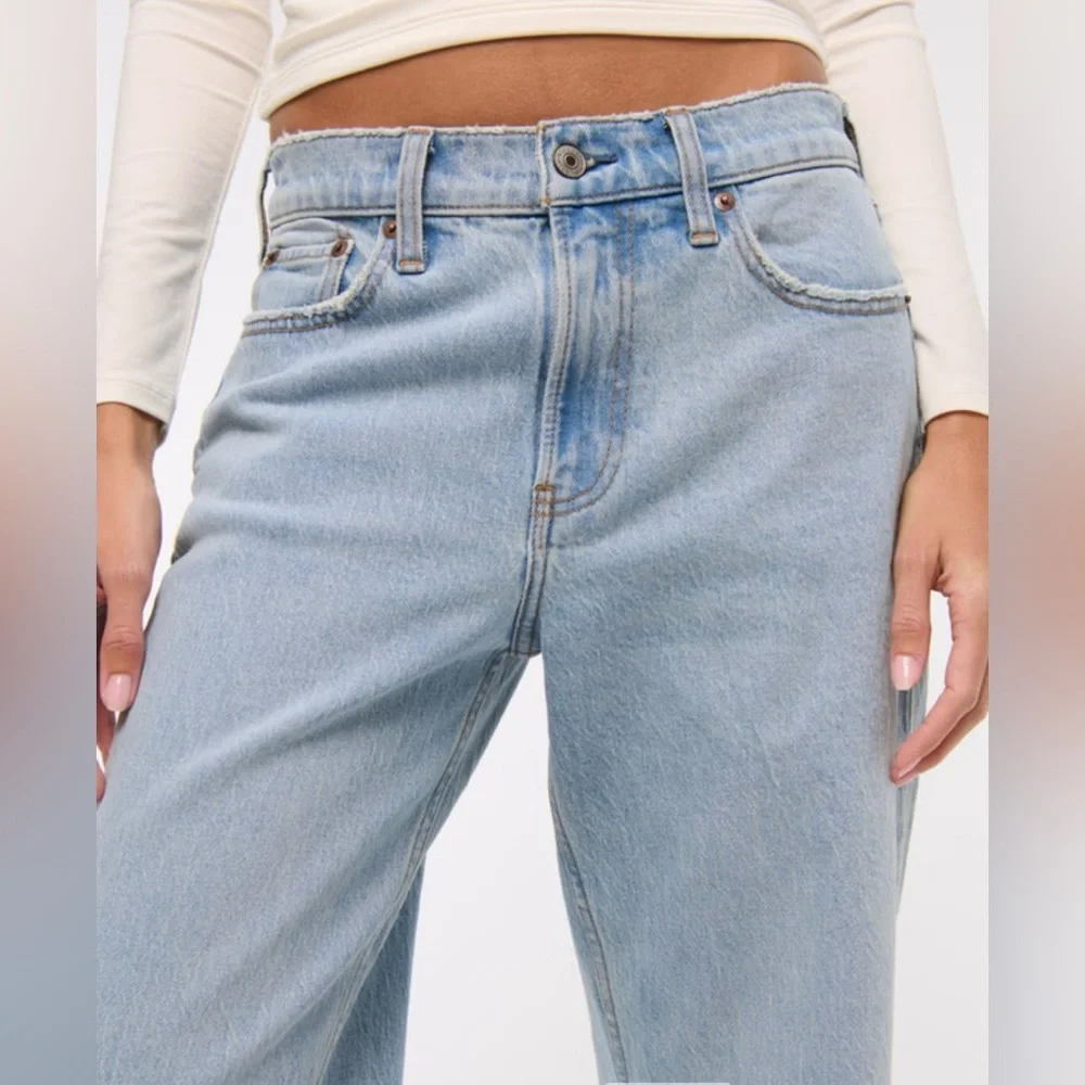Abercrombie & Fitch Low Rise Baggy Jean - Picture 3 of 5